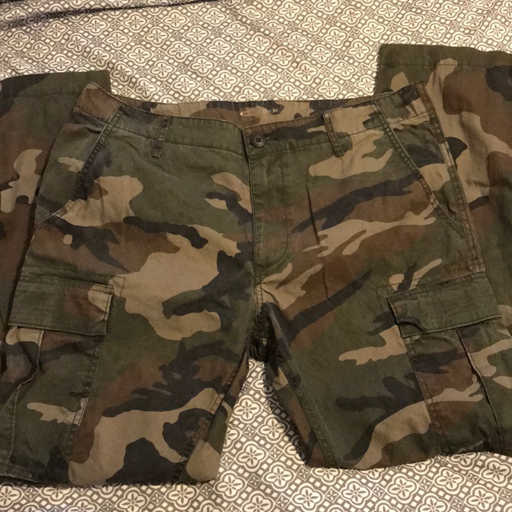 Old Navy Men’s Camo Cargo Pants
